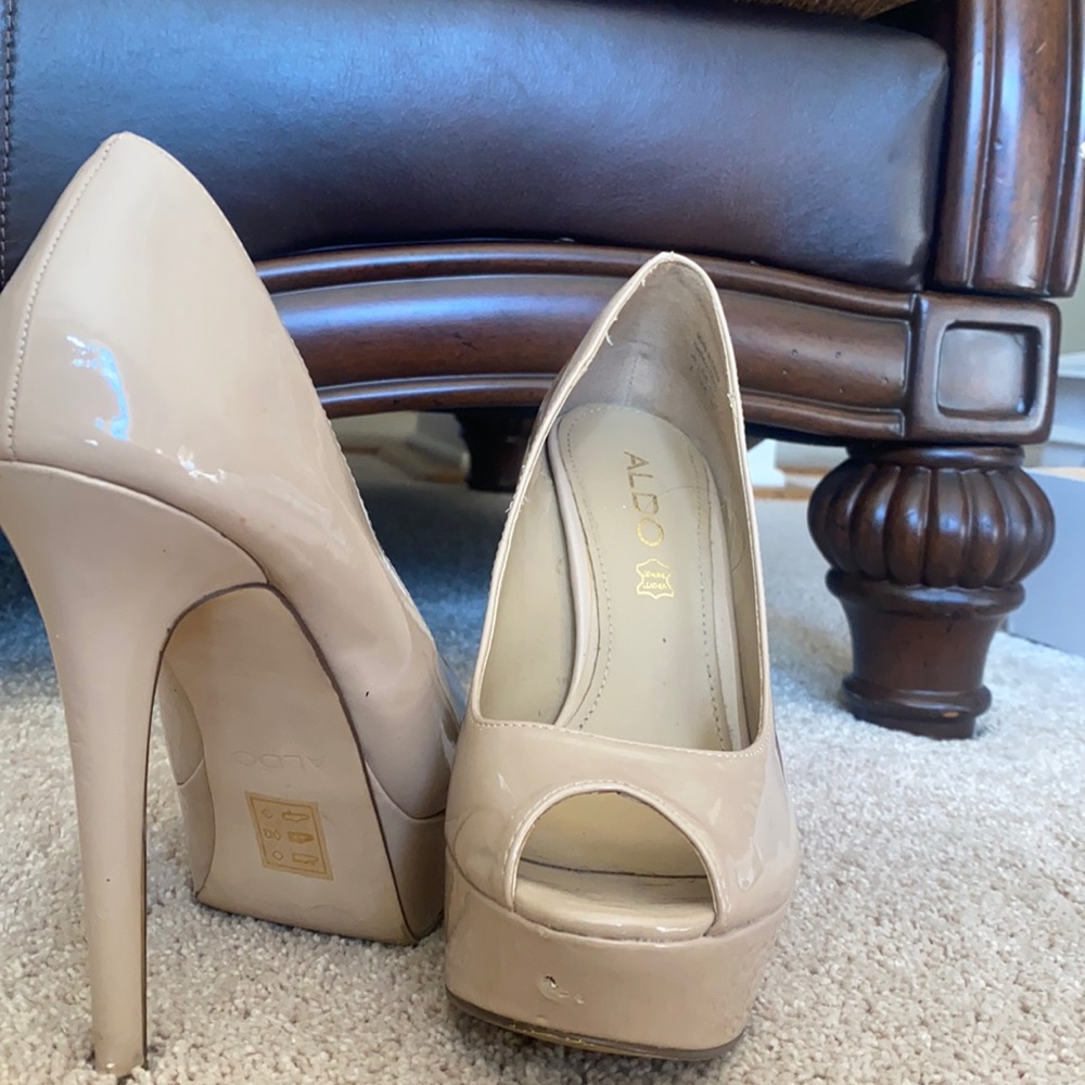 Beige high heel.